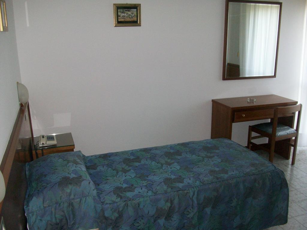 Hotel Santorotto Di Fabio Terrosi Sinalunga Quarto foto